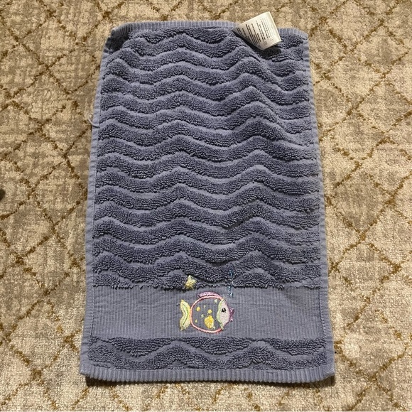 SET Of 2 Saturday KNIGHT VTG Blue FISH Embroidered FINGERTIP Hand TOWEL 16”x10” - Picture 6 of 8